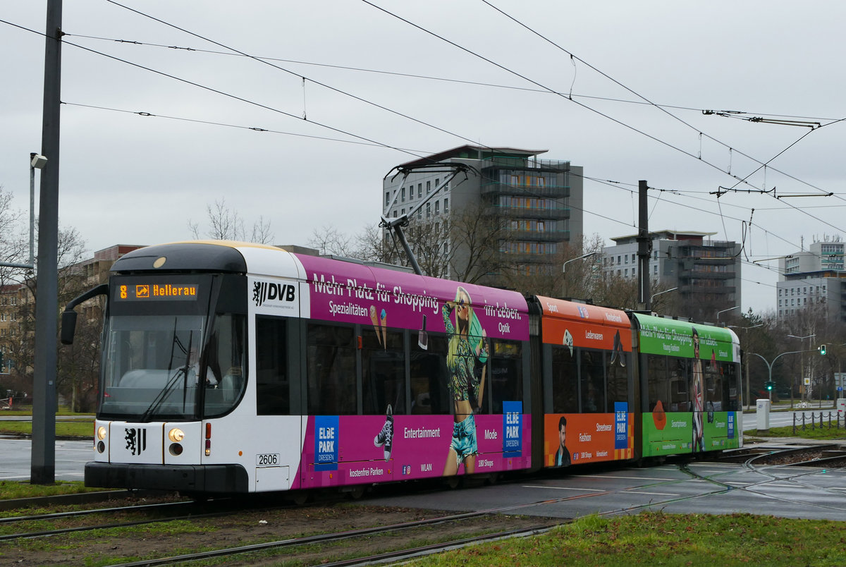 08. Januar 2020, Dresden, Straßenbahn am Georgplatz, Tw 2606
