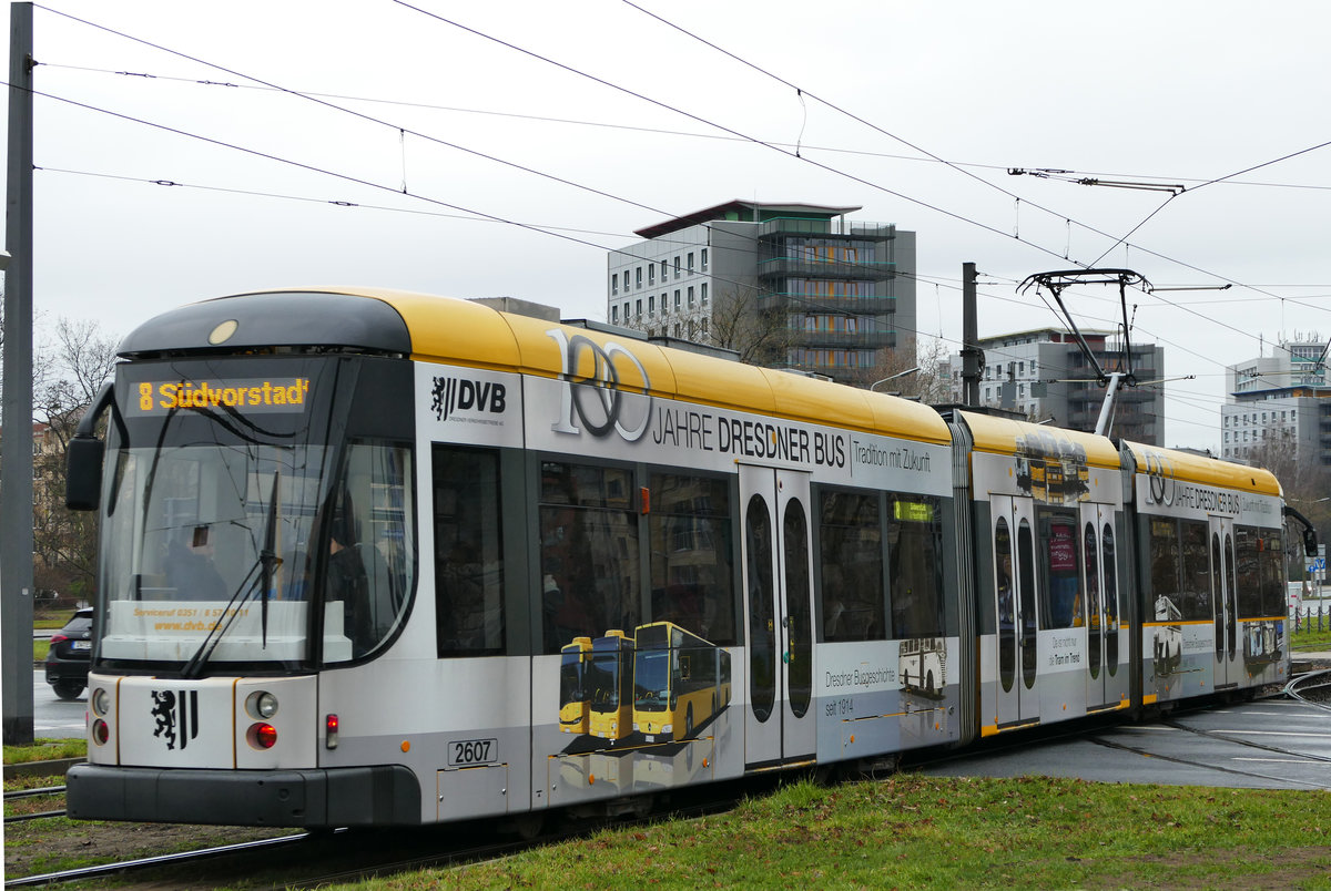08. Januar 2020, Dresden, Straßenbahn am Georgplatz, Tw 2907