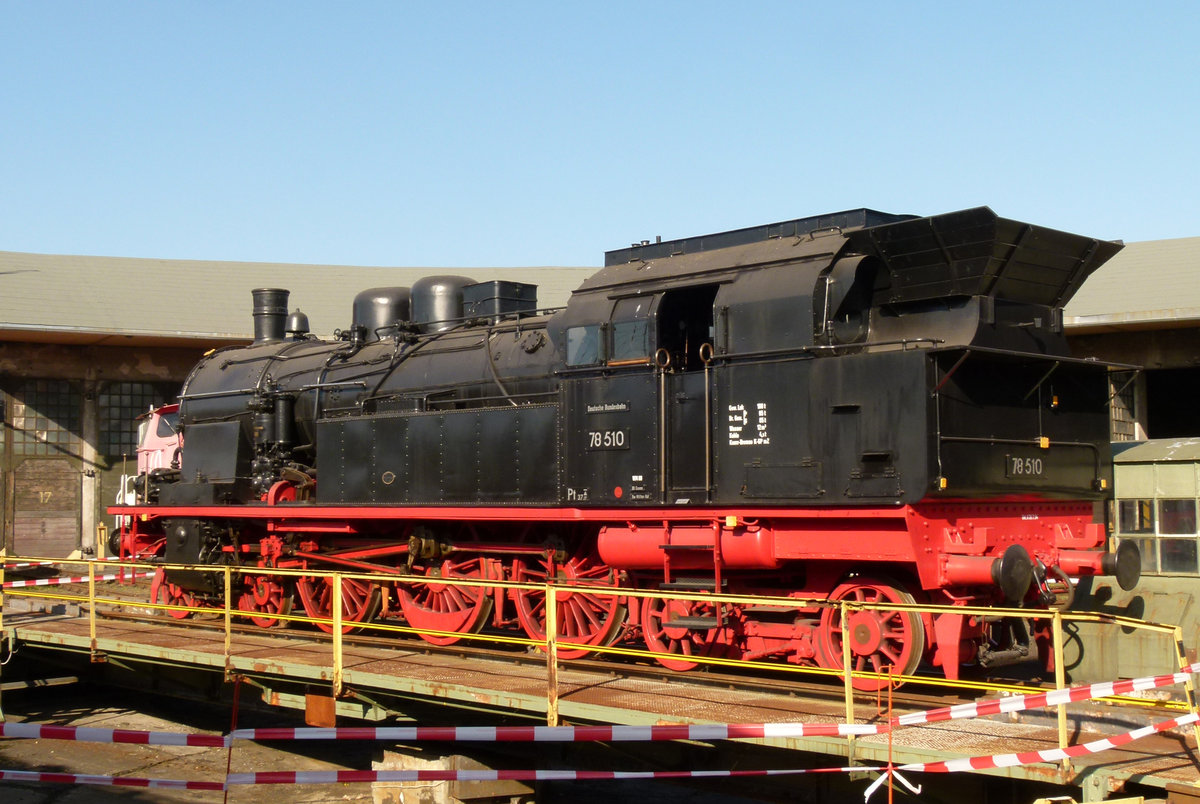 08. September 2012, Tag der Offenen Tür im Bw Lichtenfels, einem Depot des Verkehrsmuseums Nürnberg. Die rollfähige Lokokomotive 78 510, eine T18 der Preußischen Staatsbahn, wurde 1924 bei  Vulcan  gebaut. Mittlerweile glänzt sie wieder in der Fahrzeughalle des Verkehrsmuseums Nürnberg