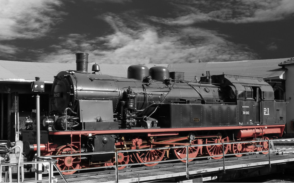 08. September 2012, Tag der Offenen Tür im Bw Lichtenfels, einem Depot des Verkehrsmuseums Nürnberg. Die rollfähige Lokokomotive 78 510, eine T18 der Preußischen Staatsbahn, wurde 1924 bei  Vulcan  gebaut. Mittlerweile glänzt sie wieder in der Fahrzeughalle des Verkehrsmuseums Nürnberg