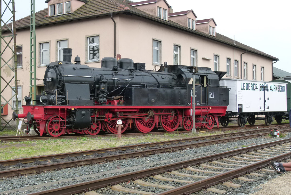 08. September 2013, Das ehemalige Lichtenfelser Bw, eine Außenstelle des Verkehrsmuseums Nürnberg, hatte heute geöffnet und zeigte seine Exponate. Die preußische Stadtbahnlok 78 510 gehört dazu. Der Bierwagen wurde von der Lichtenfelser BSW-Gruppe mit viel Begeisterung restauriert.