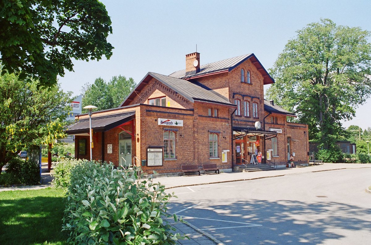 08.06.2007 Schweden, Bahnhof in Säffle an der E45,  bzw.an der von Göteborg längs des NW-Ufers des Vänern nach Norden führenden Bahnstrecke.