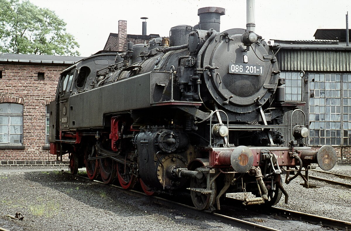 086 201   schräg v.v.  im Bw