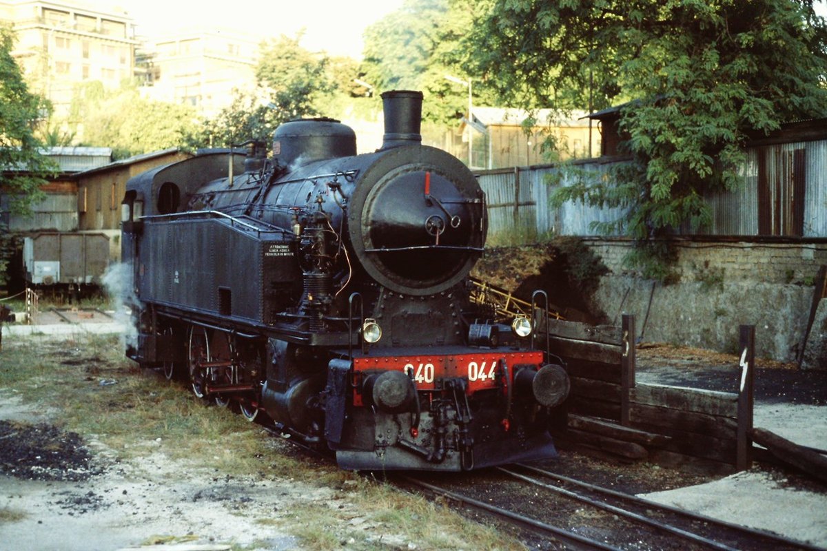 09 oct 1988, Roma Trastevere depot, another view of locotender 940.044 during the preparation for a special steam train. 