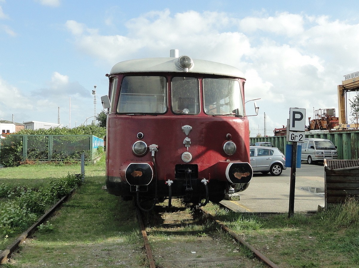 0938 Hafenbahn-Schienenbus VT 4.42 am 31.8.2013, Frontansicht  /

MAN Schienenbus, Fabr.-Nr. 142781 von 1956, Hamburg, Museum der Arbeit, Schuppen 50
