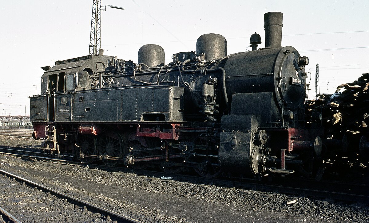 094 666    im Bw    Lokf.-seite