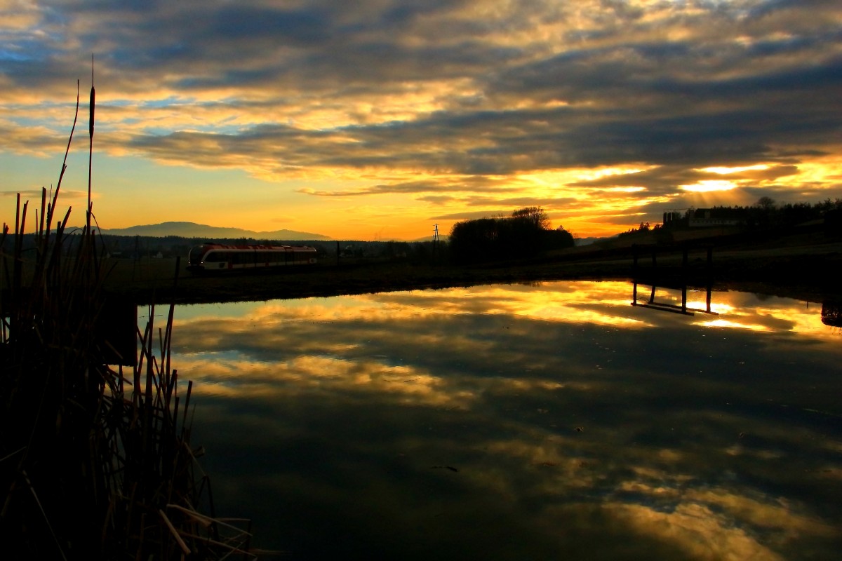 1 März 2014 . Frühlingsbeginn in der Weststeiermark . R8556 kurz vor St. Martin im Sulmtal Bergla kann den erleuchtenden Anblick des Hofes am Hügel im Hintergrund leider nicht erblicken.