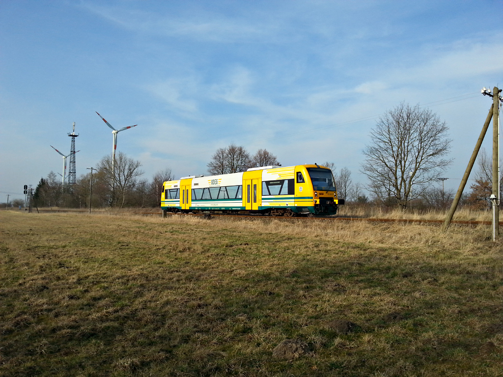 1. März 2014 - ODEG VT650.77 erreicht soeben den Haltepunkt Letschin.
