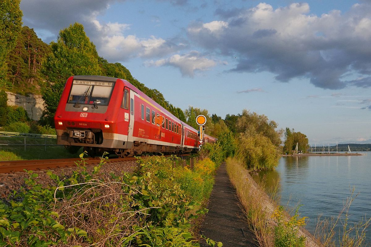 1. Mai 2018 - vorher# Vor dem Wechsel von der Baureihe 611 auf die Baureihe 612 Anfang Mai 2018 fhrt der in Ulm gestartete 611 538 am 20.08.2017 bei berlingen-Goldbach als IRE 3052 nach Basel.