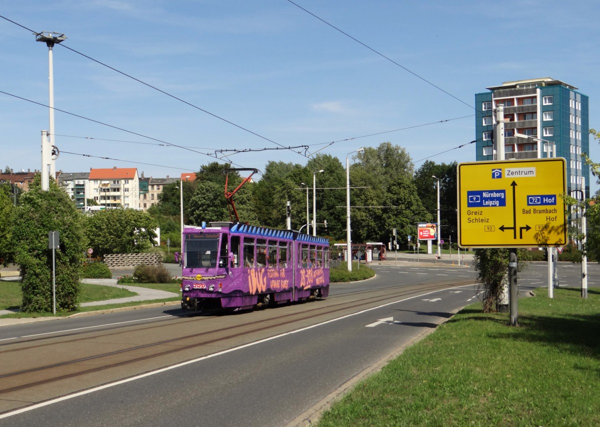 1. street art festival plauen IBUg 2015 in Plauen. Startet an diesem Wochenende,deshalb hat man der PSB 220 eine neue Farbe gegeben. Hier am 26.08.15 in Plauen/V. am oberen Bahnhof.