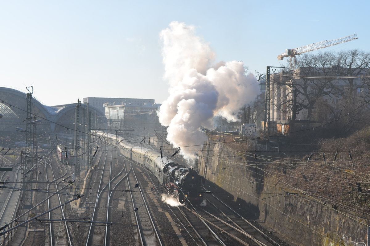 10. Dresdner Dampfloktreffen 52 8154-8 des Eisenbahnmuseum Bayerischer Bahnhof Leipzig e.V. Ausfahrt Dresden Hbf zur 1.(Rundfahrt Dresden - Freiberg - Großvoigtsberg - Nossen - Meißen - Dresden ) 07.04.2018