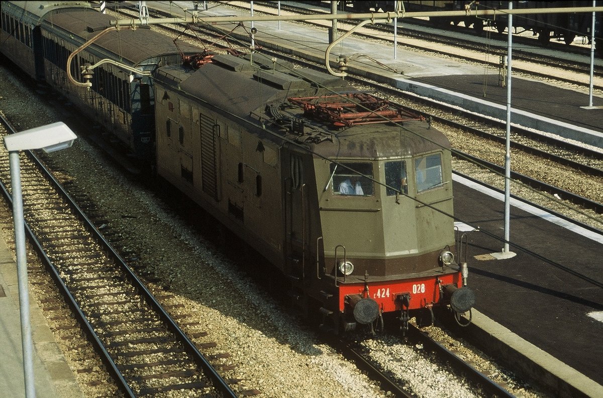 10 lug 1984, e 424.028 at Falconara Marittima station