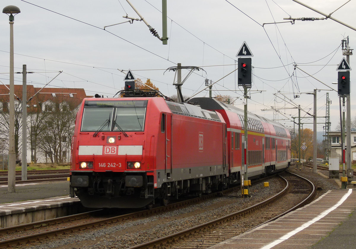 10. November 2012, Lok 146 242 hat mit RE 4104 von Nürnberg ihren Zielbahnhof Sonneberg/Thür. Hbf erreicht.