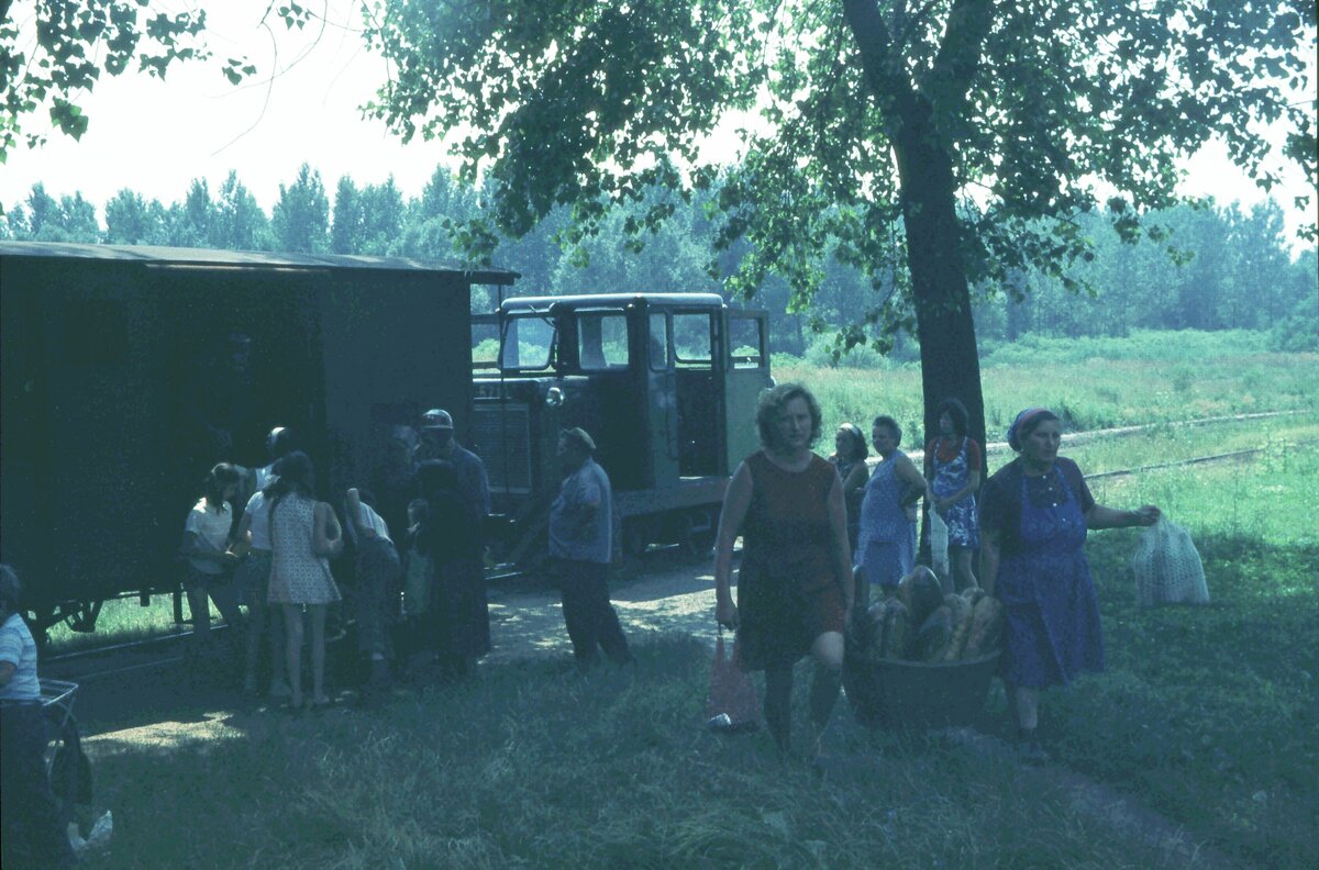 10. Schmalspurbahn Balatonfenyves Unterwegshalt_[4]_14-07-75