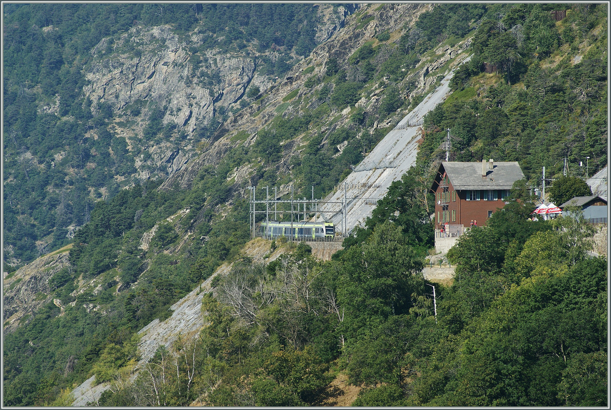 100 Jahre BLS: Der  Ltschberger  hat Hohtenn verlassen und fhrt nun Richtung Goppenstein weiter. 
7. Sept. 2013