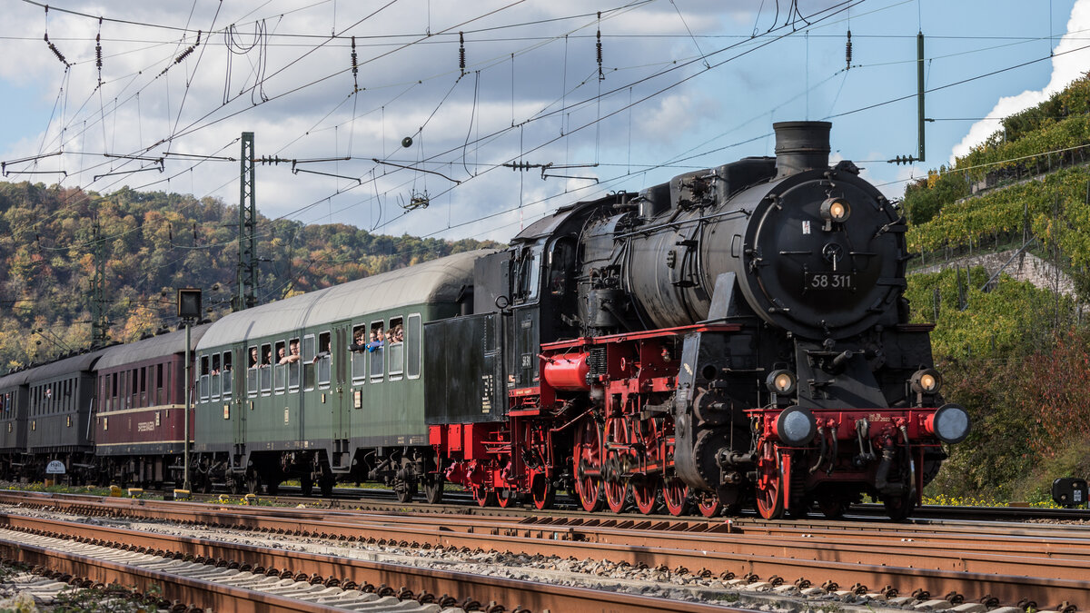 100 Jahre Hbf Stuttgart. Aufgenommen Bhf Esslingen am 22.10.2022 