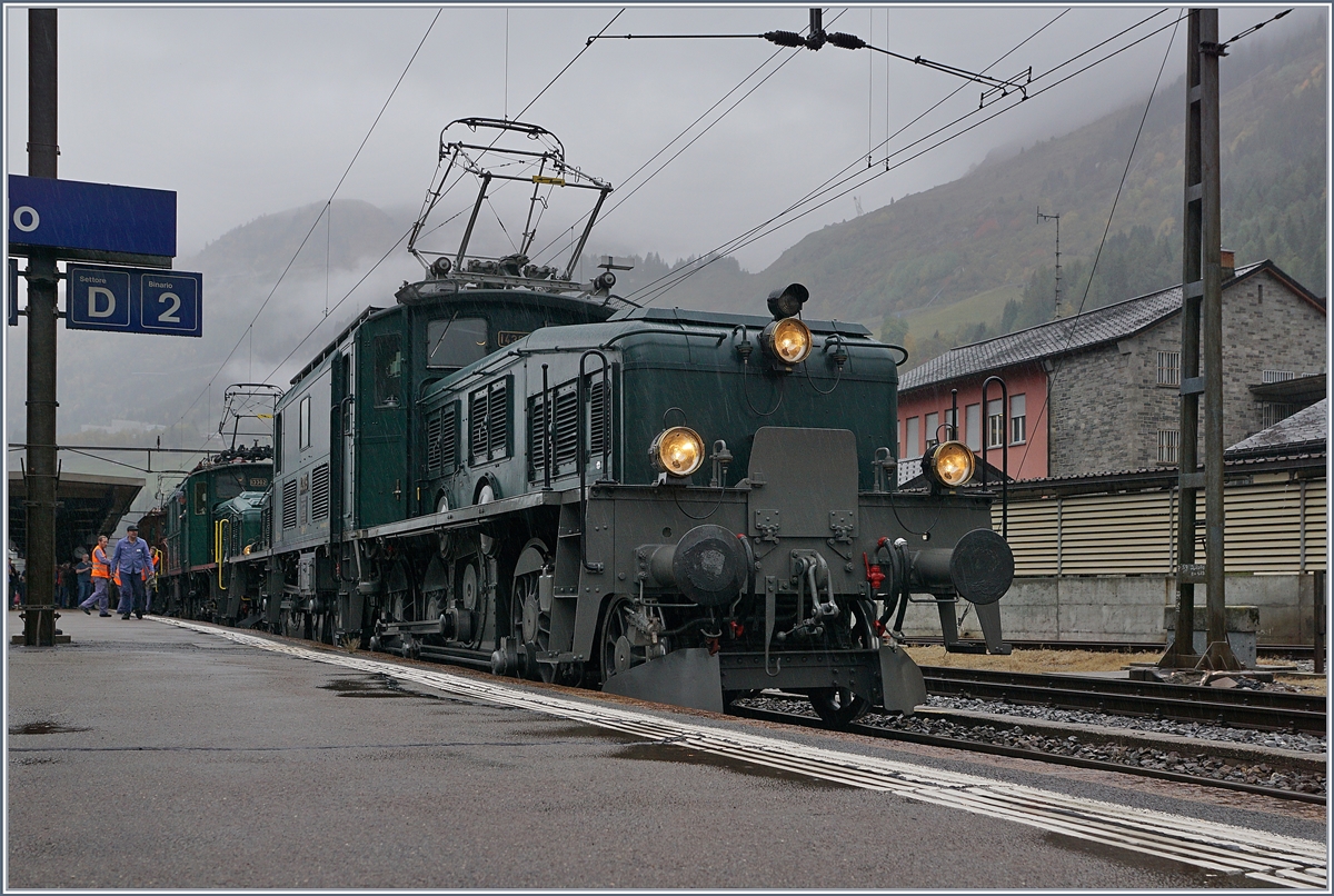 100 Jahre Krokodil. Der Extrazug zum 100 Jahre Krokodil-Jubiläum hat Airolo erreicht, nach einem kurzen  Kontroll- und Schmierhalt  für die Ce 6/8 III 14305 (9185 4601 305-6), die SOB Be 6/8 III 13302 (91 85 4601 302-3) und die Ce 6/8 II 14253 (91 85 4601 253-8) wird die Fahrt Richtung Bellinzona gleich weitergehen. 
19. Okt. 2019