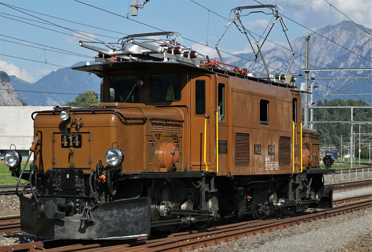 100 Jahre RhB Krokodil.
Am 12. September 2021 fanden zu diesem speziellen Anlass Extrafahrten statt mit dem SBB-Historic Krokodil Ce 6/8 III 14305 und dem RhB-Krokodil Ge 6/6 414.
Portrait der Jubilarin, der RhB Ge 6/6 414.
Foto: Walter Ruetsch