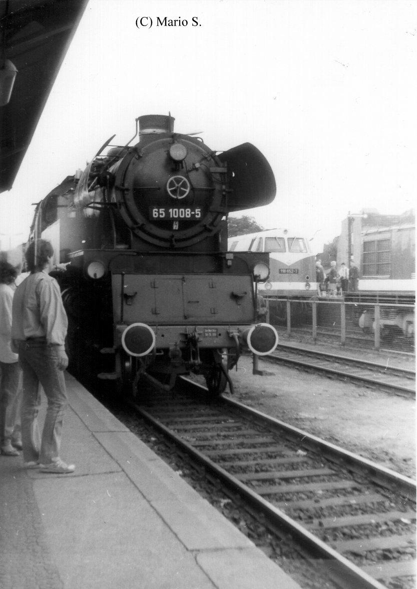100 Jahre Zittauer Schmalspurbahn: 65 1008-5 am 26.05.1990 im Bahnhof Zittau.