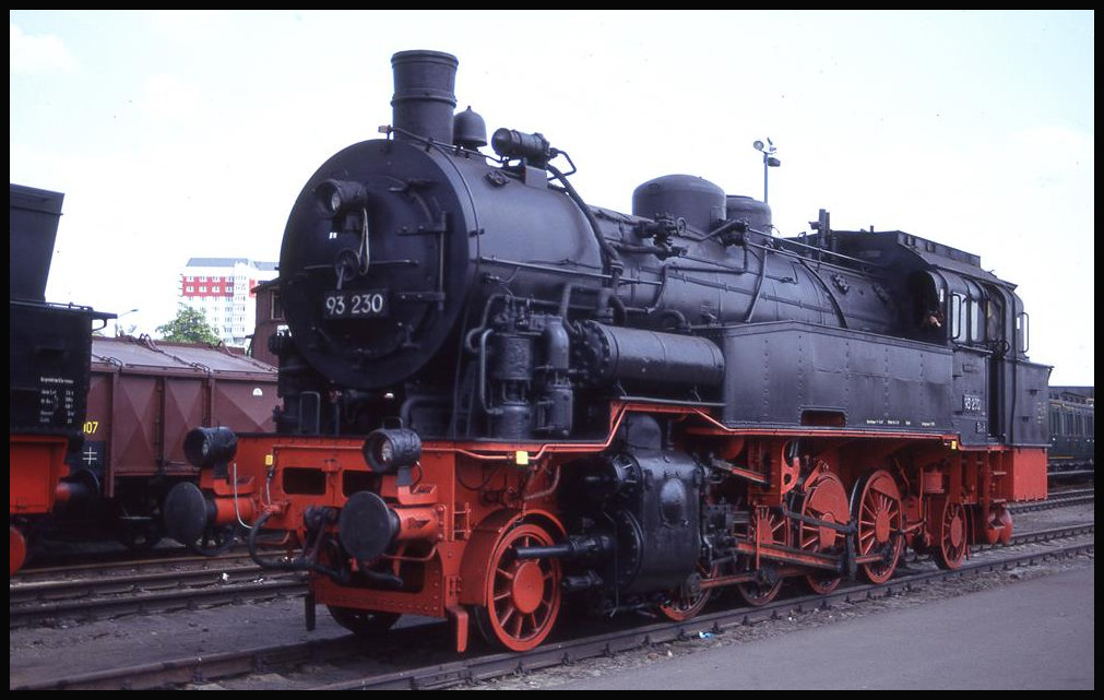 1000 Jahr Feier der Stadt Potsdam am 20.5.1993: Dampflok 93230 in der Lokschau!