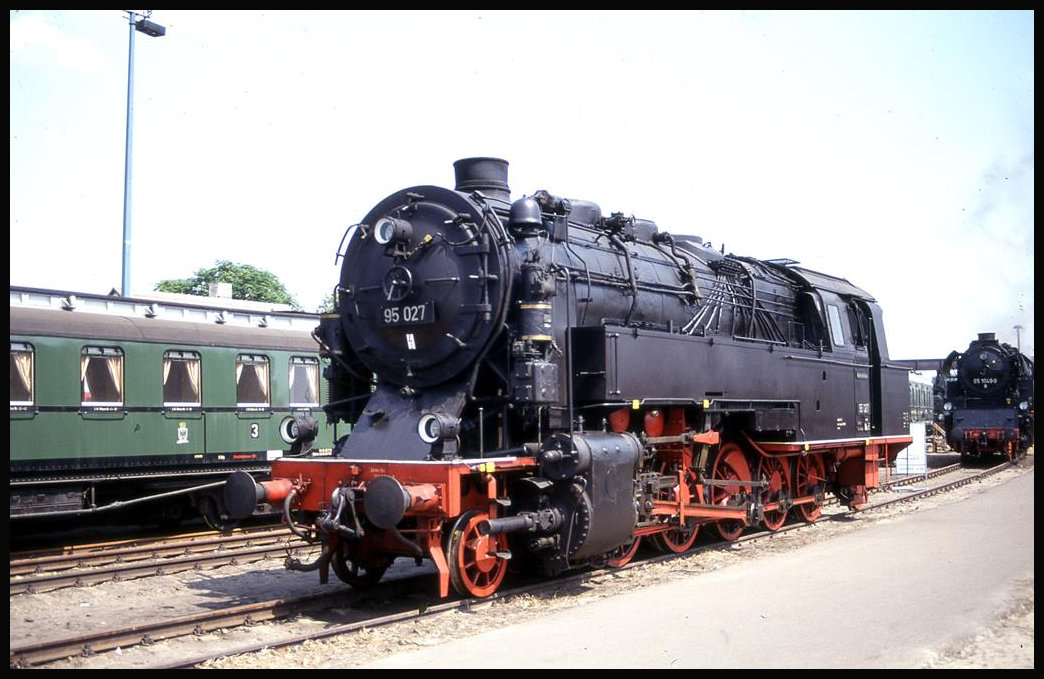 1000 Jahr Feier der Stadt Potsdam am 20.5.1993: Damfplok der DR 95027 