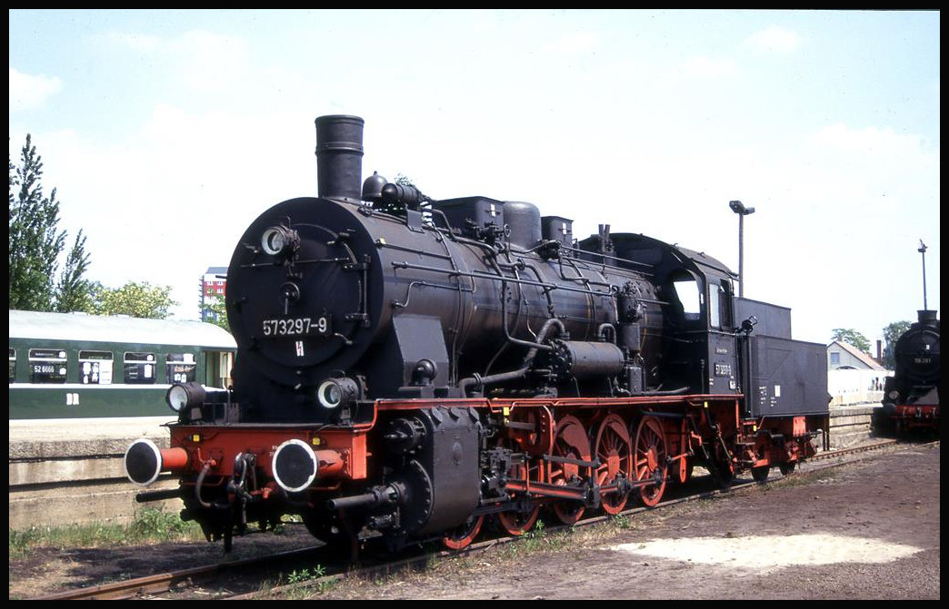 1000 Jahr Feier der Stadt Potsdam am 20.5.1993: Güterzug Lok 573297 in der Lok Ausstellung.