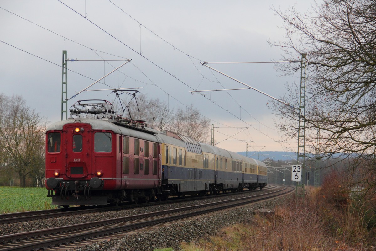 10019 der CBB mit Rheingold bei Staffelstein am 08.12.2013.