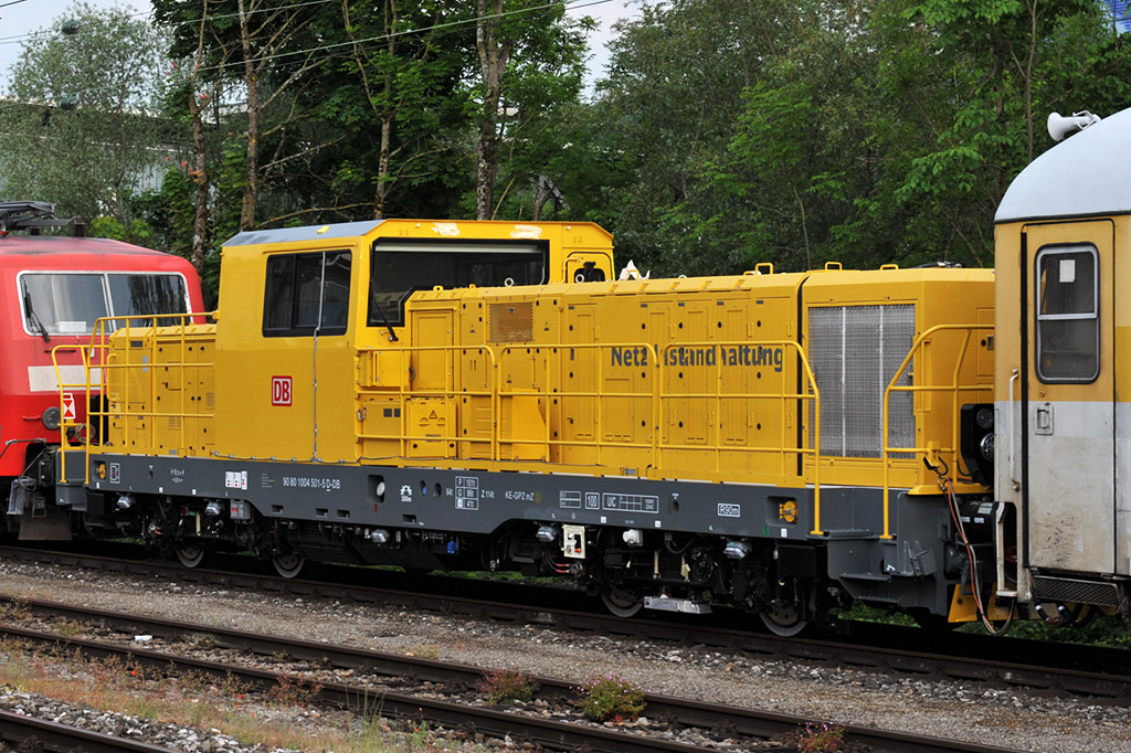 1004 501-5 der Netz Instandhaltung für Mess- und Testfahrten im Bahnhof Göppingen abgestellt 15.05.2020