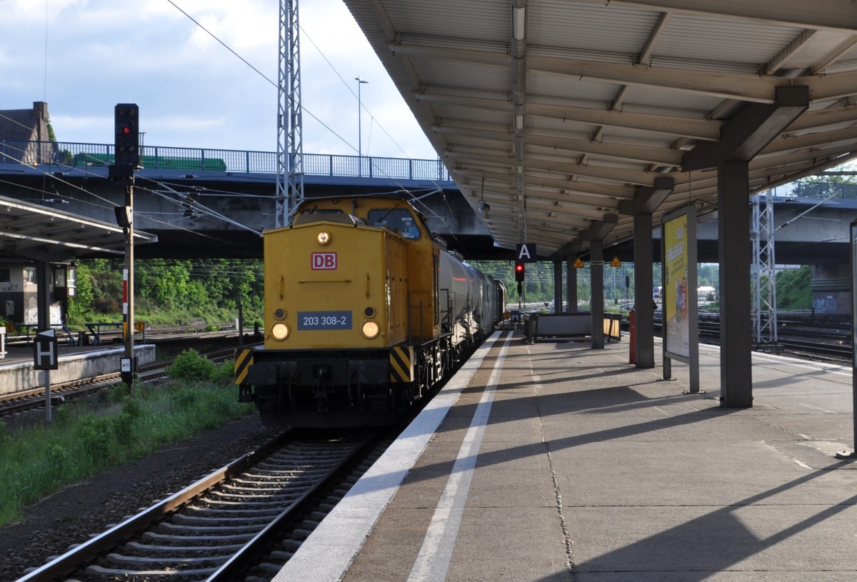 10.05.2014 am Gleis 16 in Berlin Lichtenberg hat Einfahrt der Sprühzug der DB Netz AG