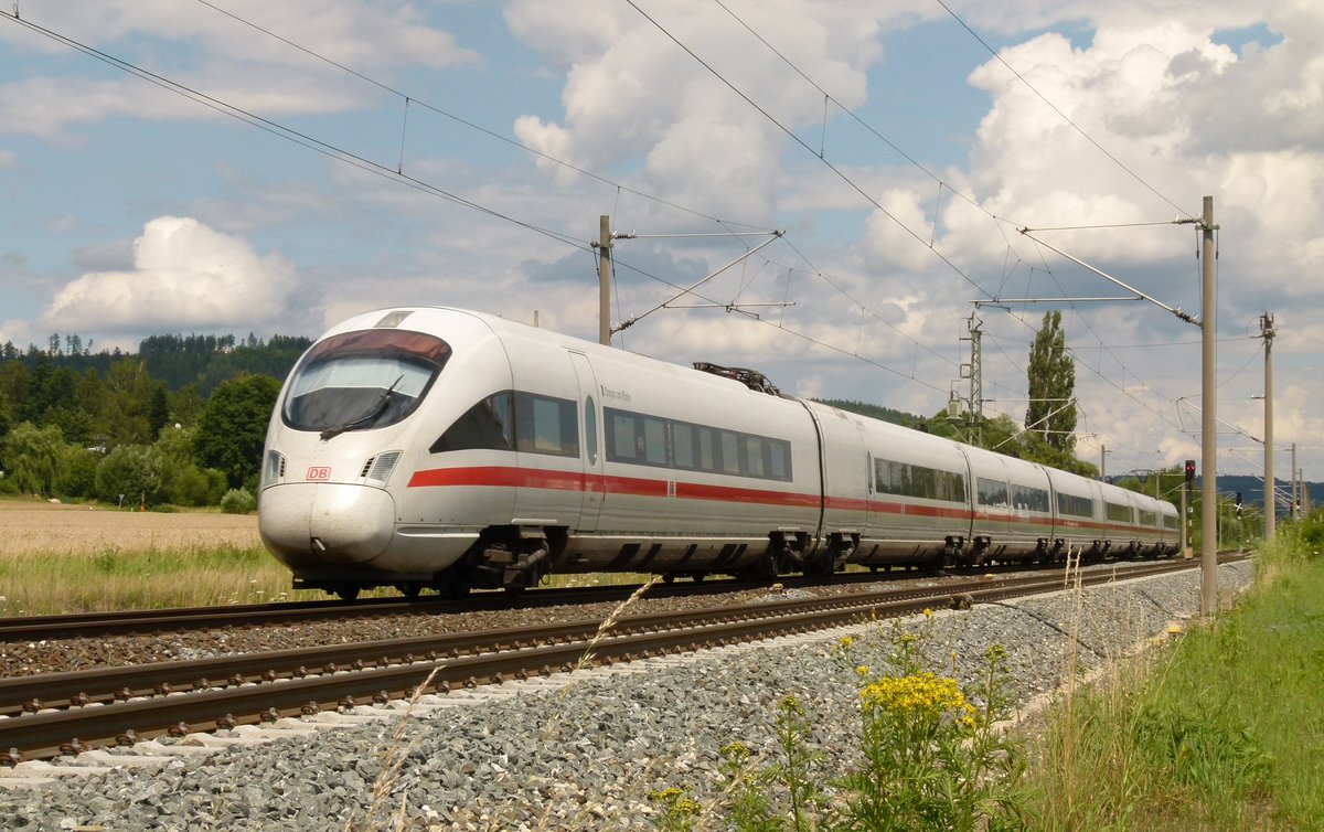 10.07.2012, Als die ICE noch auf der Frankenwaldbahn verkehrten: ICE  Bingen am Rhein  (Tz 1166) fährt als ICE 1509 Stralsund - Berlin - München Hbf durch den Haltepunkt Küps.