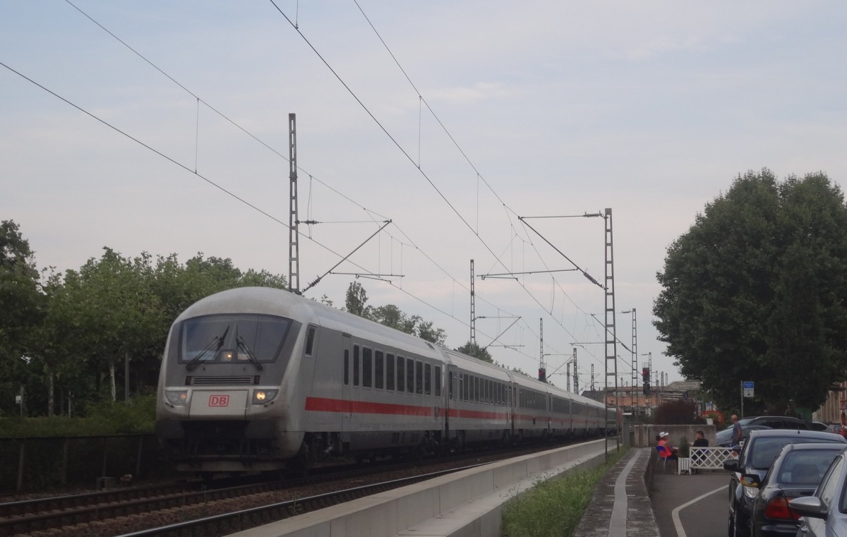 101 *** schiebt den EC 114 von Klagenfurt nach Dortmund hier durch Bingen, Juli 2014. Werden nun alle EC 11x (auer 118/119), die vor dem Fahrplanwechsel mit BB Taurus+ BB Wagen+ BB Taurus gefahren sind durch DB-Garnituren ersetzt?