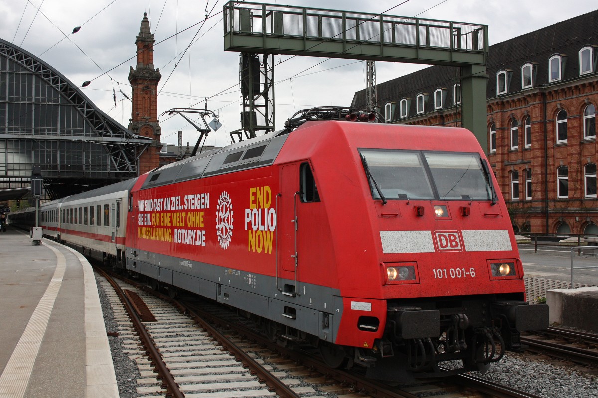101 001 verl�sst am 10.5.13 mit einem InterCity Bremen Hbf.