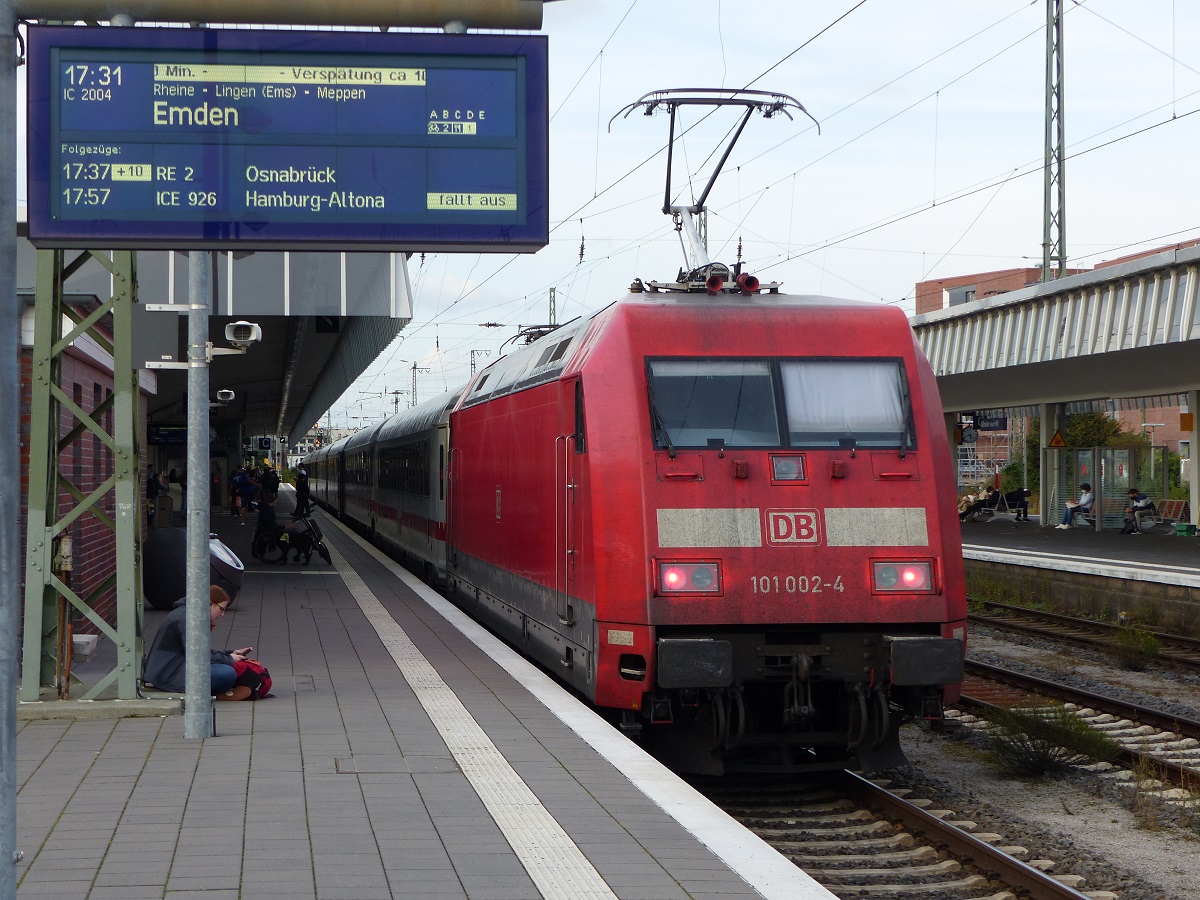 101 002 verlässt Münster mit IC 2004 nach Emden, 28.09.2021