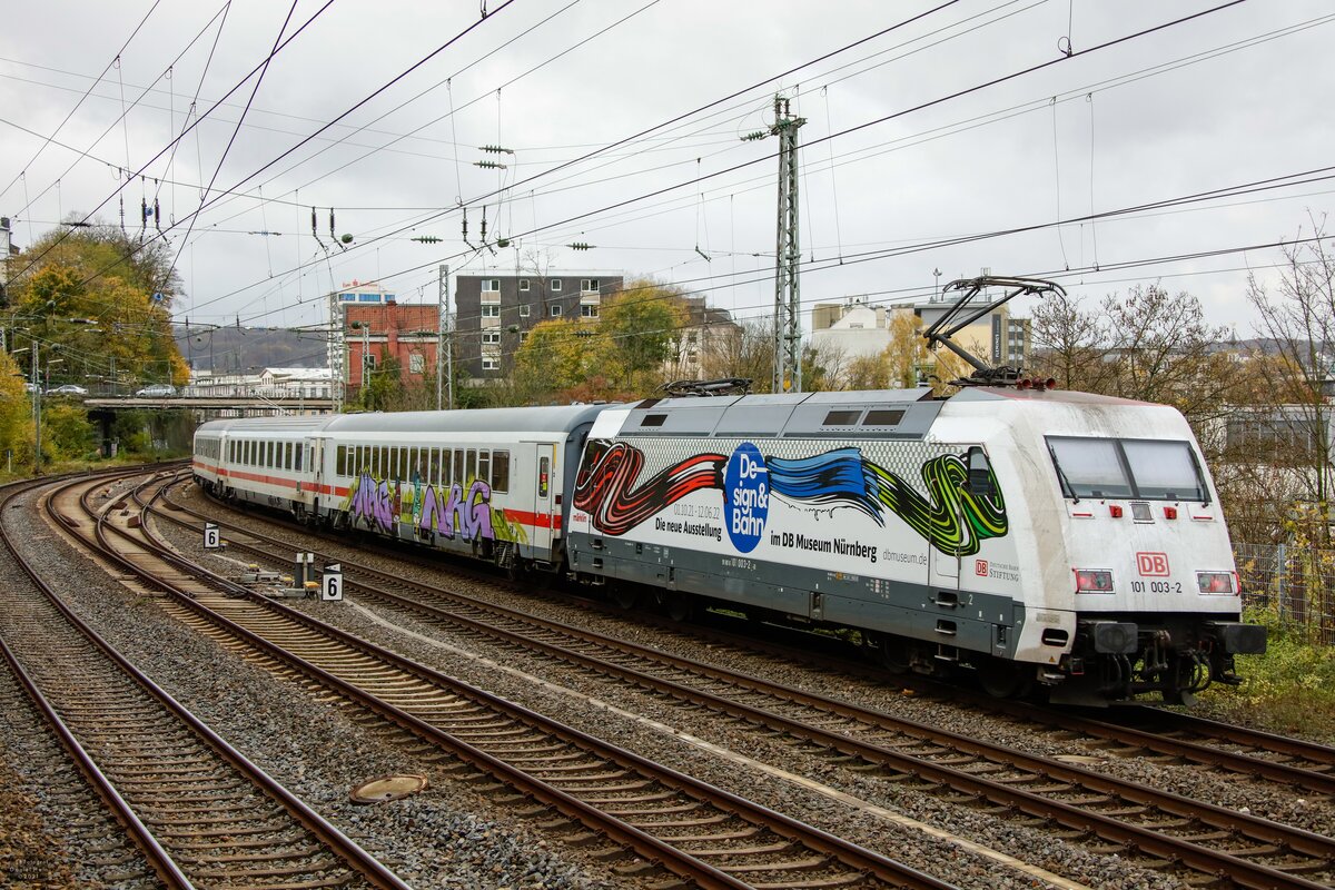 101 003-2  Design&Bahn  Märklin mit IC2023 in Wuppertal, am 07.11.2021.