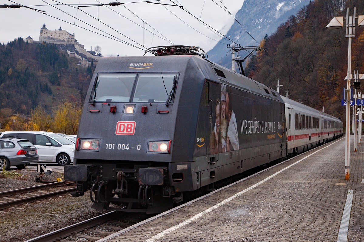 101 004 mit EC217 in Werfen am 9.11.2017.
