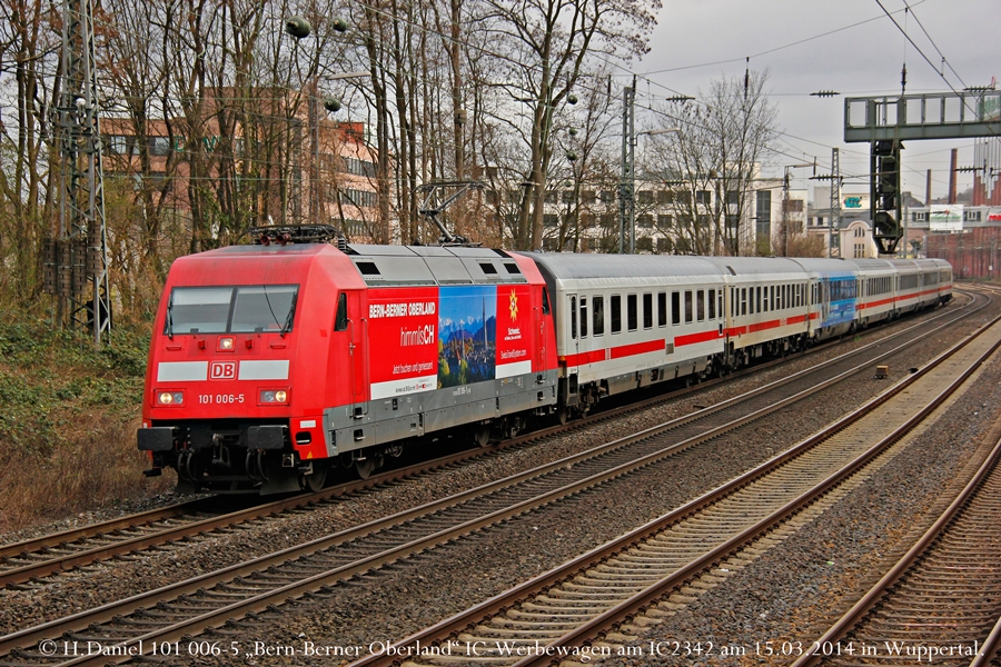101 006-5  Bern-Berner Oberland  und IC-Werbewagen am IC2342 am 15.03.2014 in Wuppertal.