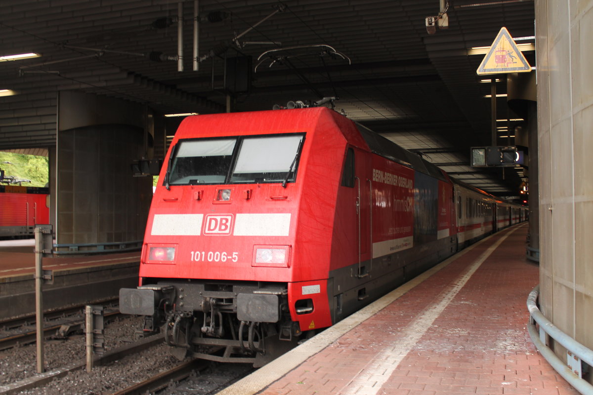 101 006  Bern-Berner Oberland. himmlisCH  am 12.07.2015 mit einem IC in Kassel-Wilhelmshöhe.