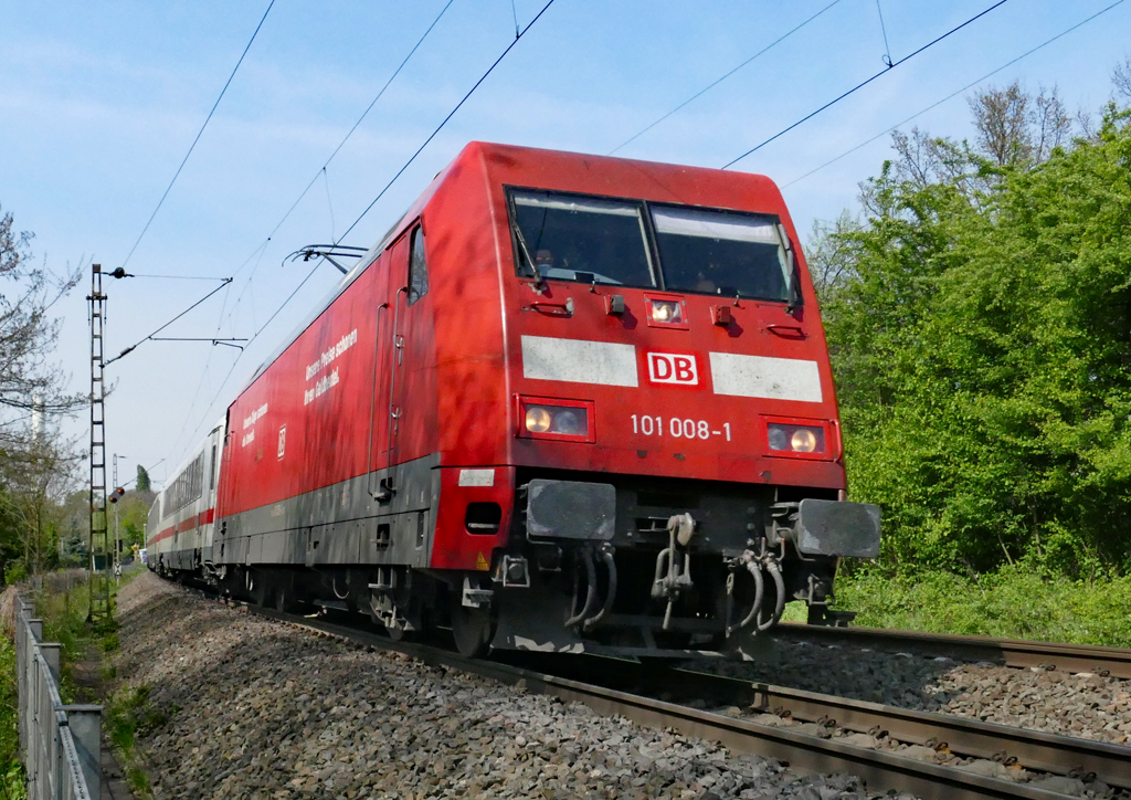 101 008-1 IC durch Bonn-Friesdorf - 20.04.2017