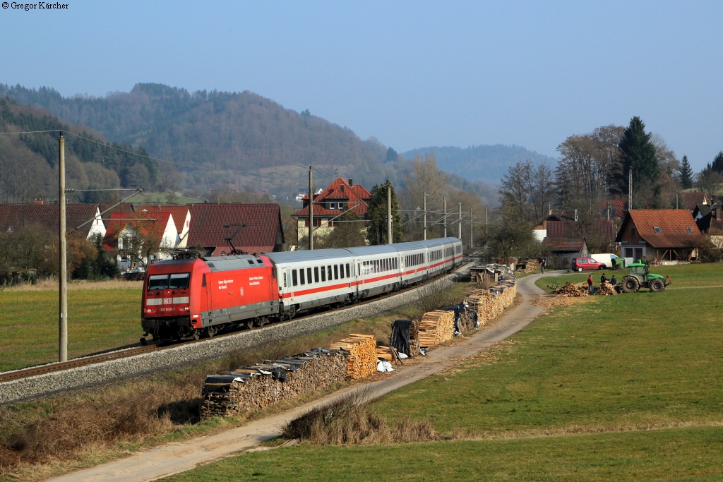101 008-1 mit dem umgeleiteten IC 2066 Nrnberg-Karlsruhe bei Schleiweiler. Aufgenommen am 08.03.2014.