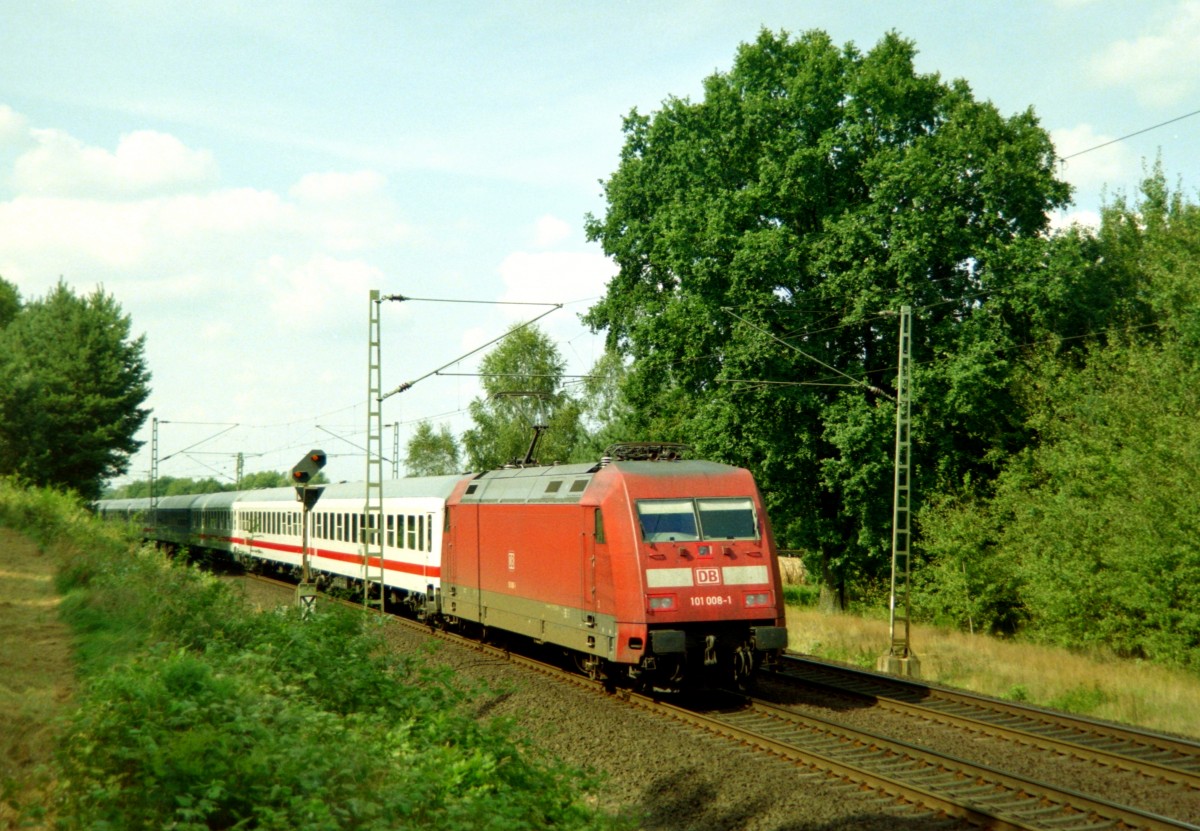 101 008 mit IR 2183 (Fredericia–Hannover) am 07.09.2002 zwischen Bienenbttel und Bad Bevensen