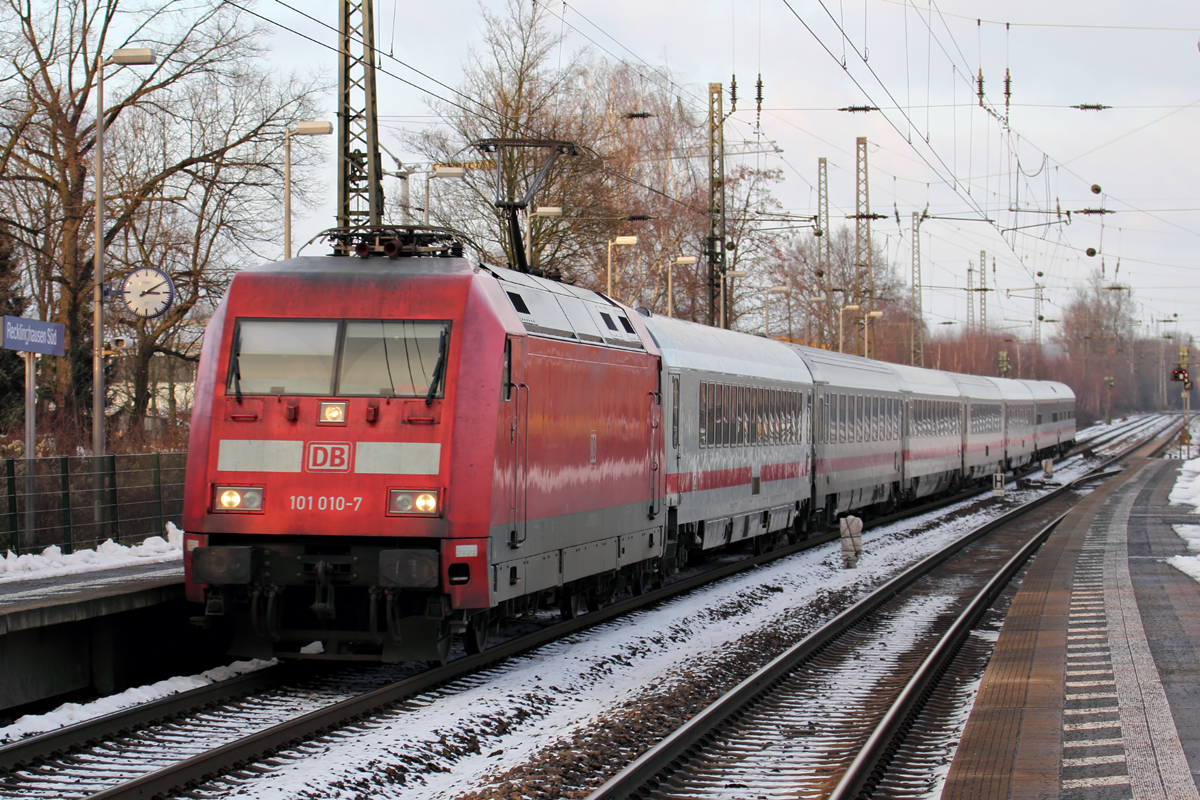 101 010-7 mit IC 2203 nach Köln Hbf. durchfährt Recklinghausen-Süd 29.12.2014