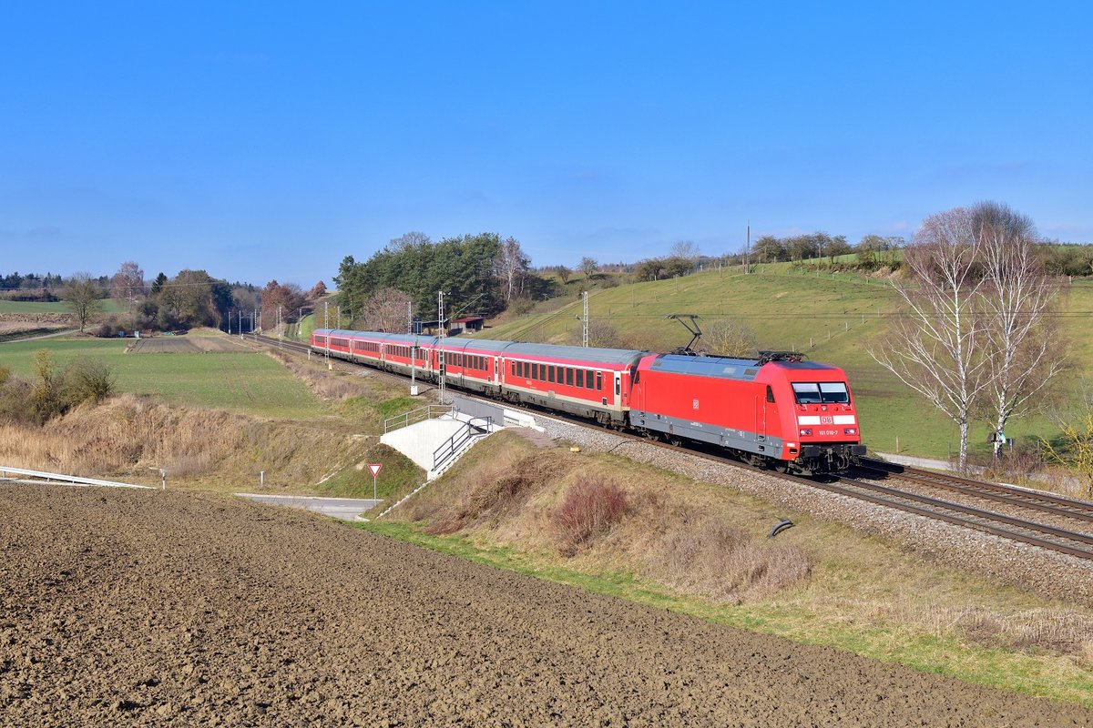 101 010 mit einem RE am 07.02.2020 bei Fahlenbach.