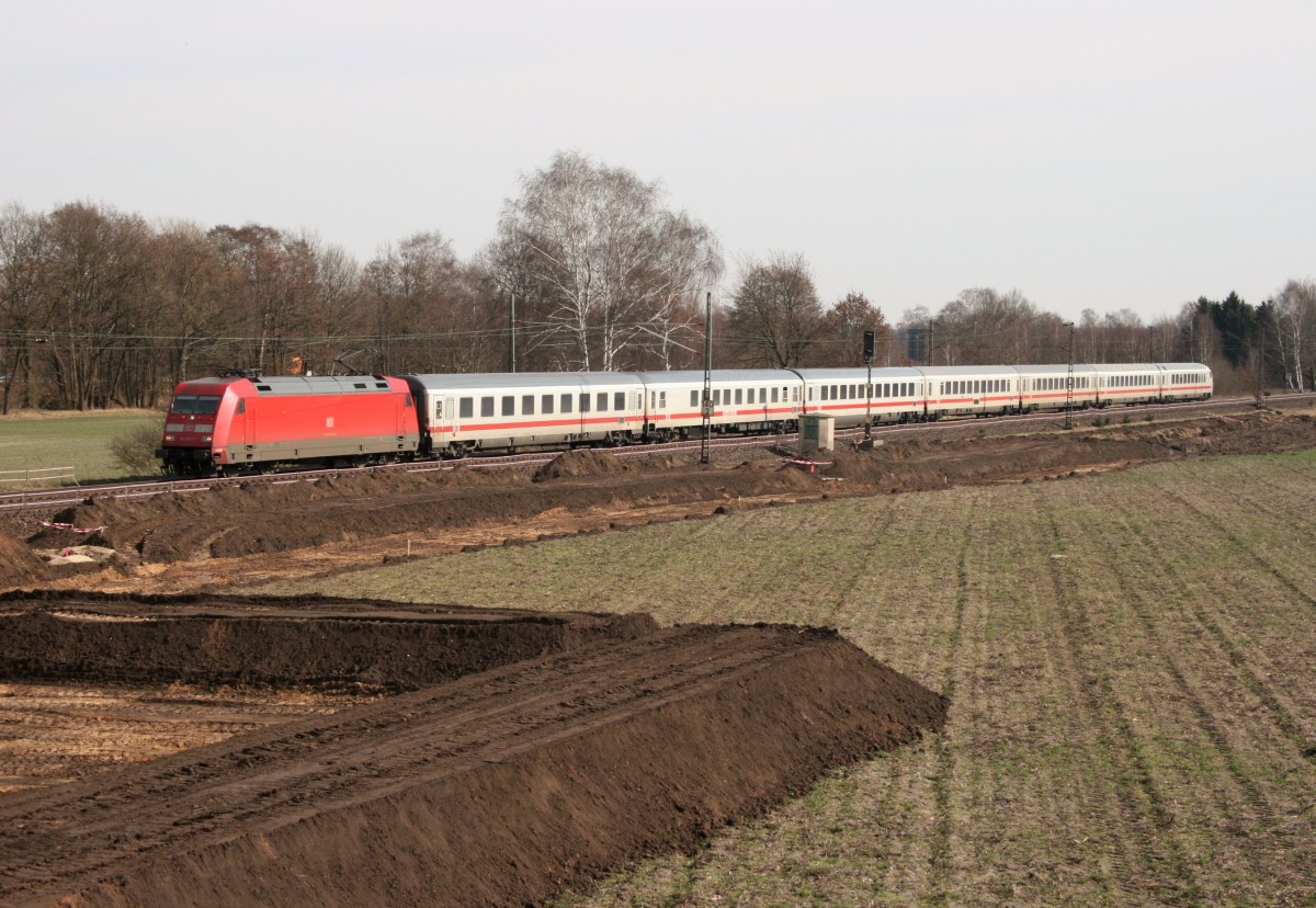 101 010 mit IC 2376 (Karlsruhe Hbf–Schwerin Hbf) am 21.03.2011 zwischen Bardowick und Radbruch