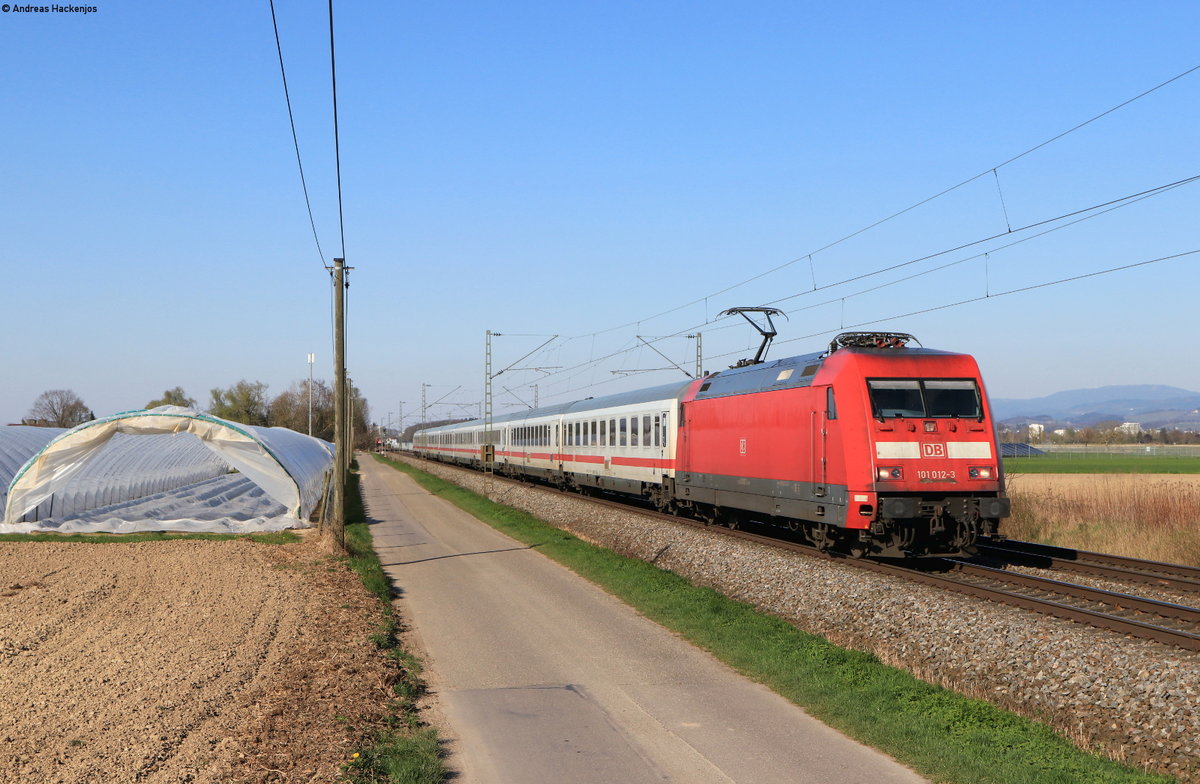101 012-3 mit dem IC 2907 (Hamburg Altona-Basel Bad Bf) bei Niederschopfheim 24.3.20
