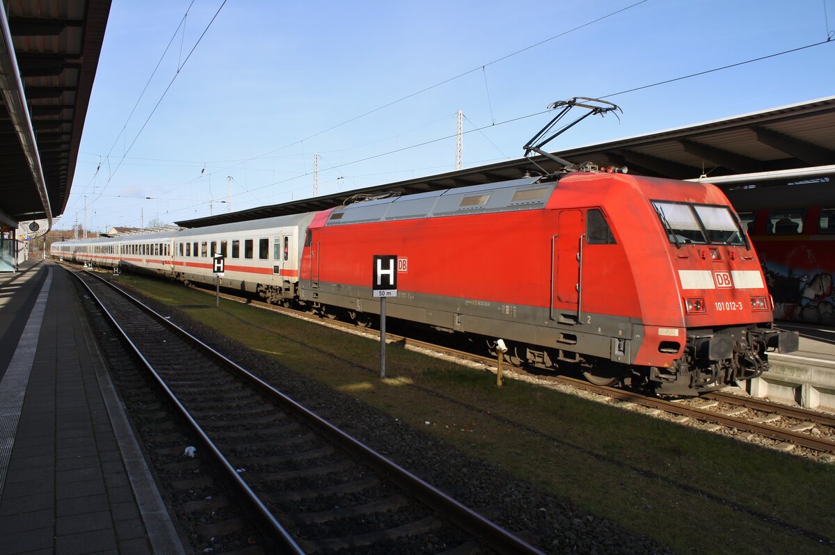 101 0123 steht am 05.02.2022 mit dem IC2932 von Dresden Hauptbahnhof