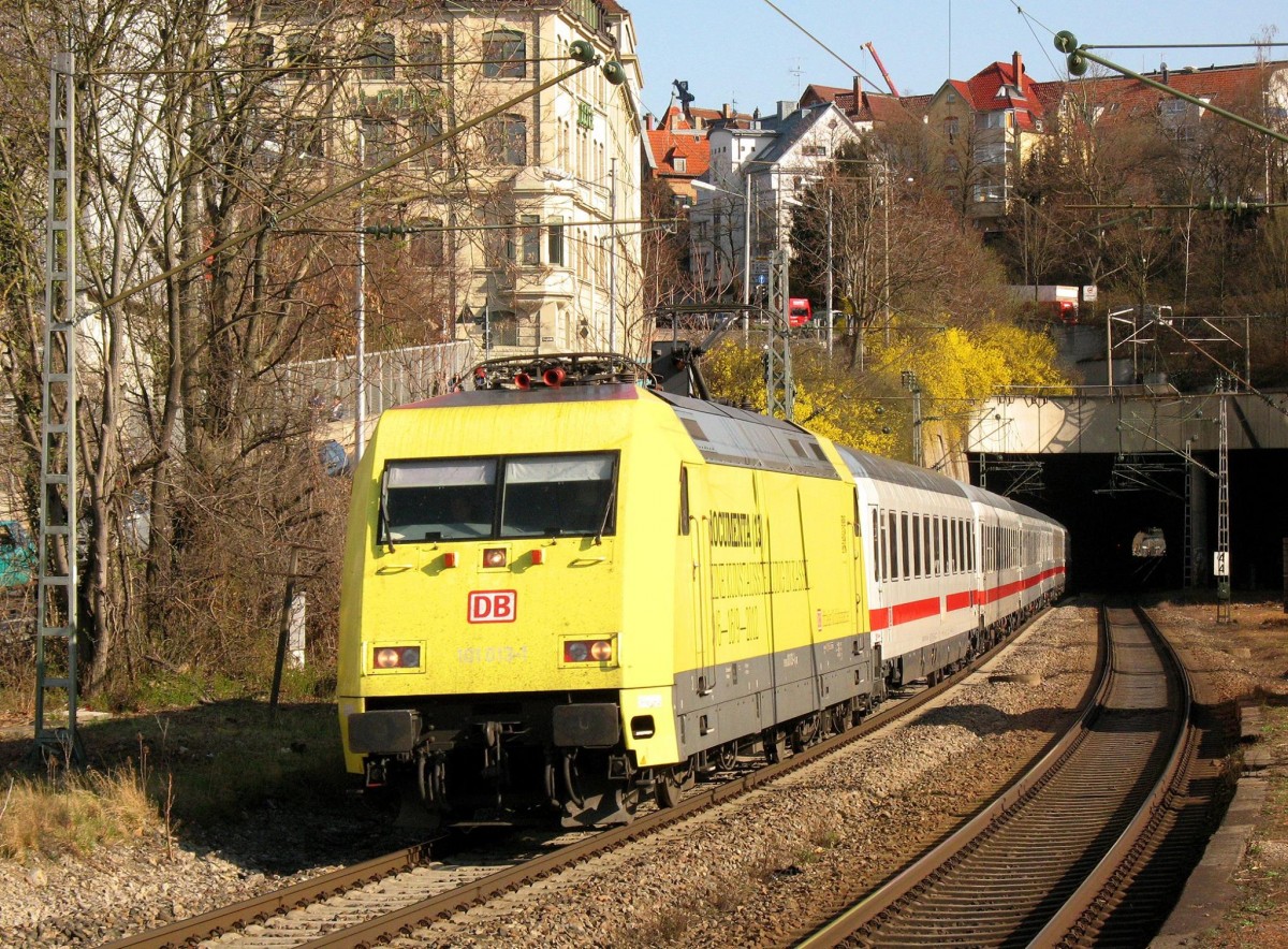 101 013-1 am 26.03.2012 in Stuttgart-Feuerbach.