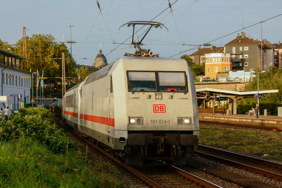 101 013-1  IC  mit IC2213 in Wuppertal Steinbeck, am 02.10.2023.