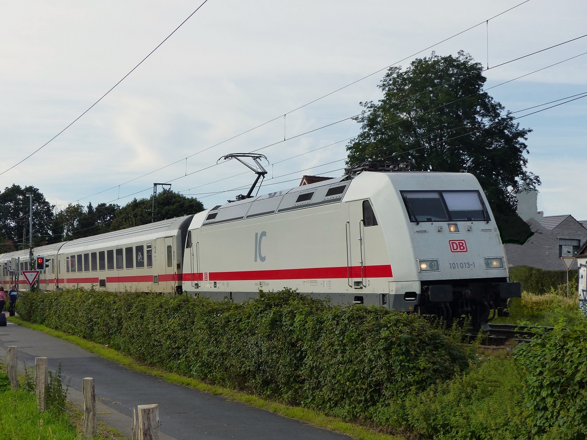 101 013 mit IC Amsterdam - Berlin in Rheine, 03.09.2023