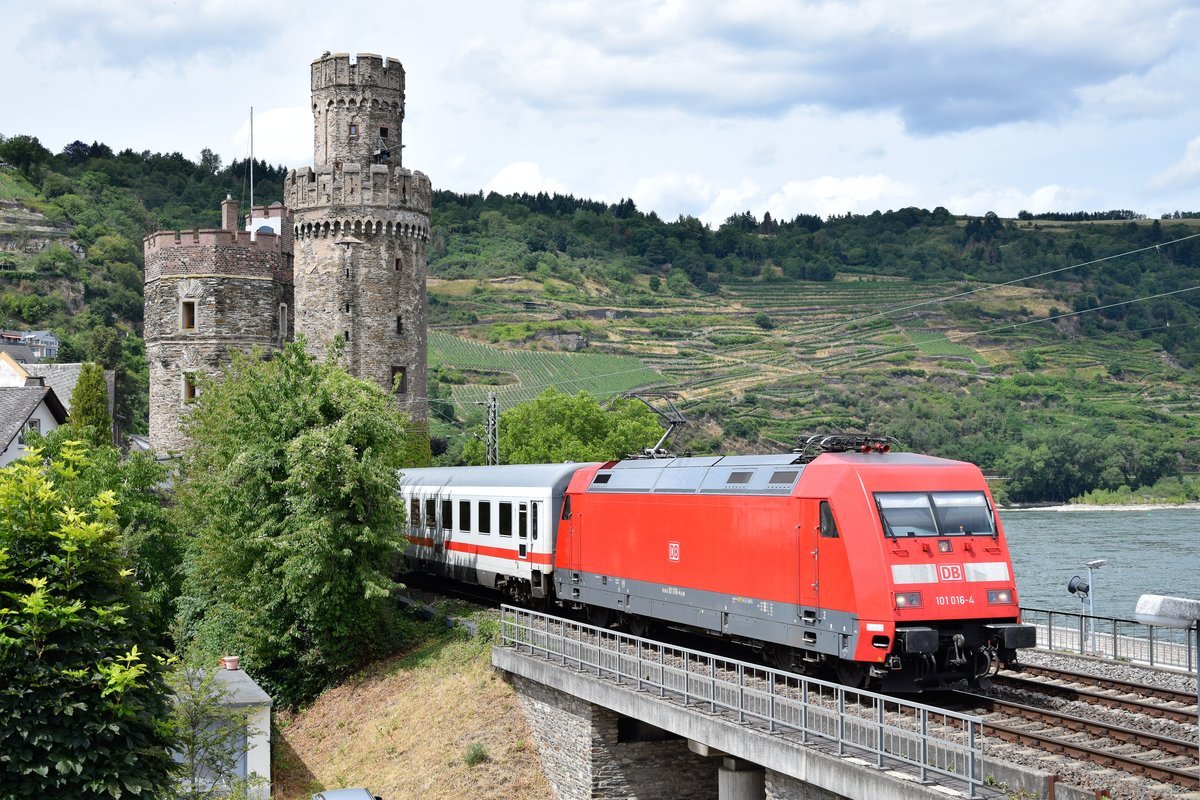 101 016-4 bei der Durchfahrt in Oberwesel am 21.07.2019