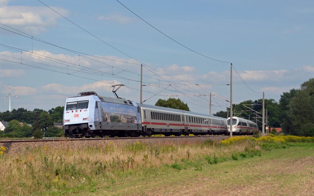 101 016 bespannte am 25.08.13 den IC 2207 und begegnet in Burgkemnitz einem ICE-T der Reihe 411.
